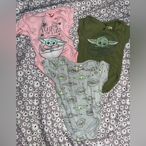 Set of 3 Baby Yoda Onesies - Picture 1 of 5